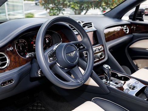 Certified 2024 Bentley Bentayga image 20