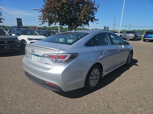 Used 2016 Hyundai Sonata SE FWD image 4