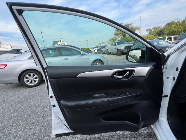 Used 2017 Nissan Sentra S w/ S Style Package FWD image 9