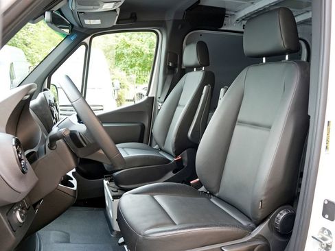 Used 2025 Mercedes-Benz Sprinter 2500 image 10