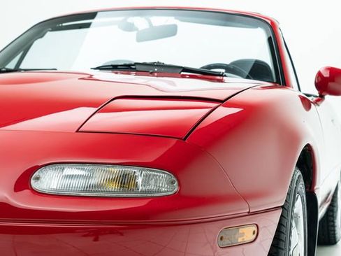 Used 1990 MAZDA MX-5 Miata RWD image 11