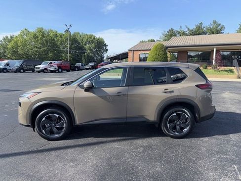 Used 2024 Nissan Rogue SV AWD/4WD image 7