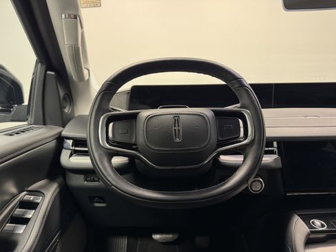 Used 2025 Lincoln Navigator L Reserve image 23