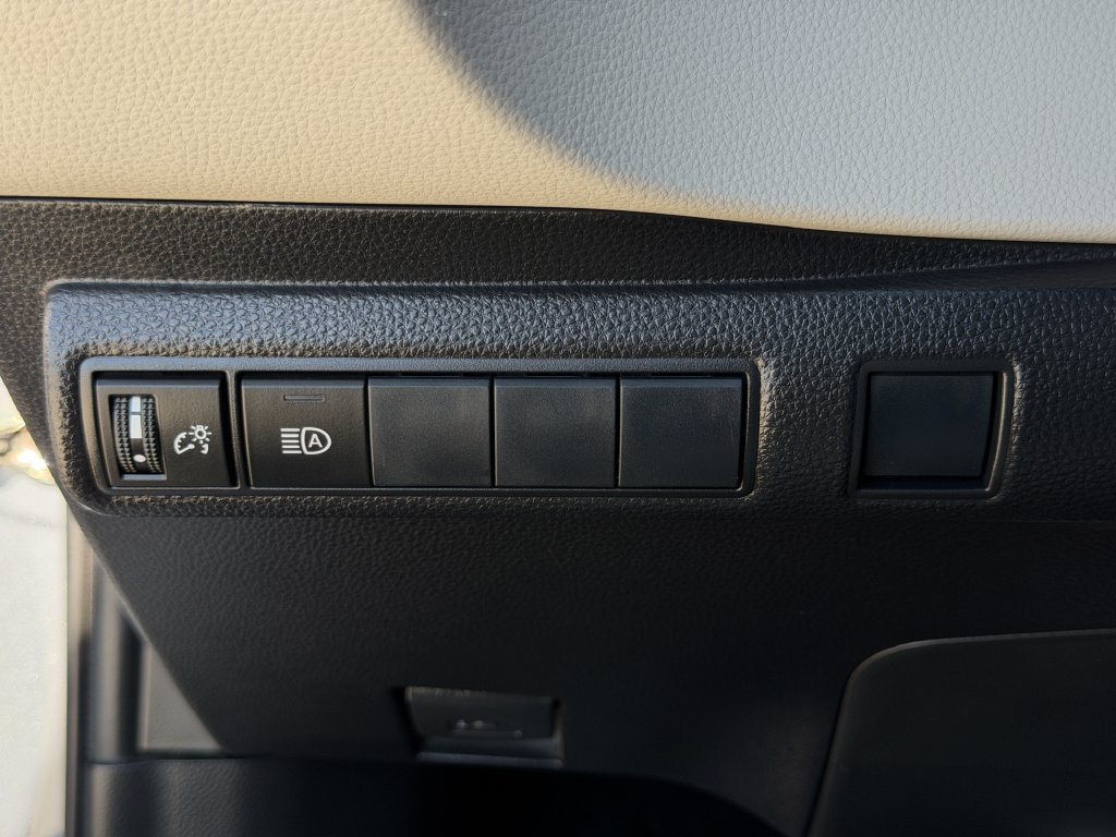 Used 2020 Toyota Corolla LE w/ LE Premium Package FWD image 23