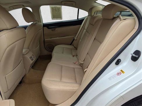 Used 2013 Lexus ES 350 w/ Luxury Pkg FWD image 12