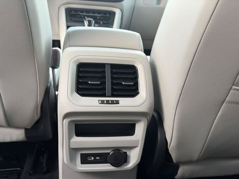 Certified 2022 Volkswagen Tiguan SE R-Line AWD/4WD image 8