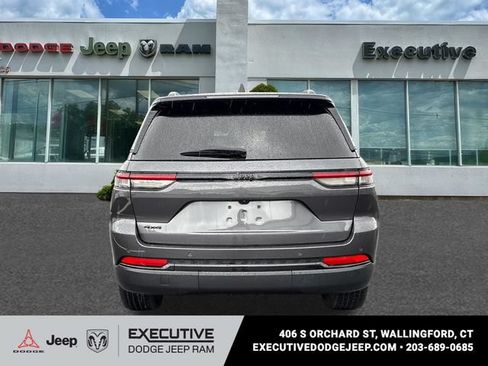 Used 2023 Jeep Grand Cherokee Altitude AWD/4WD image 3