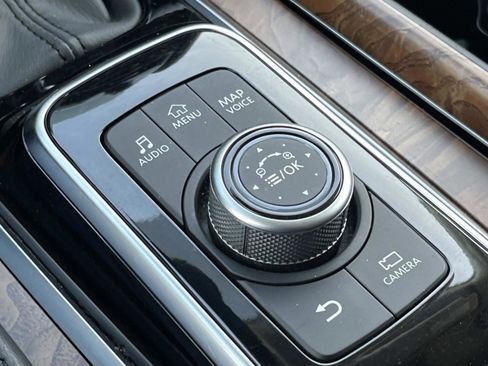 Used 2024 Nissan Armada SL image 40