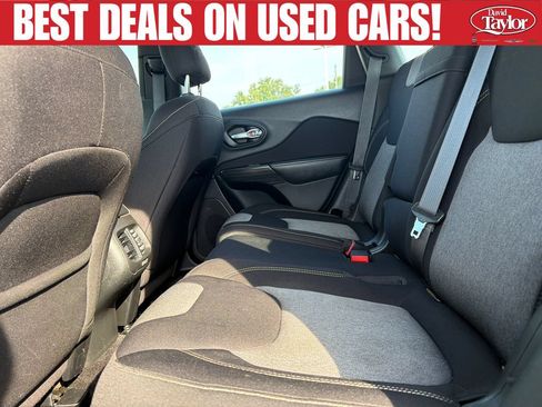 Used 2014 Jeep Cherokee Sport w/ Cold Weather Group AWD/4WD image 20