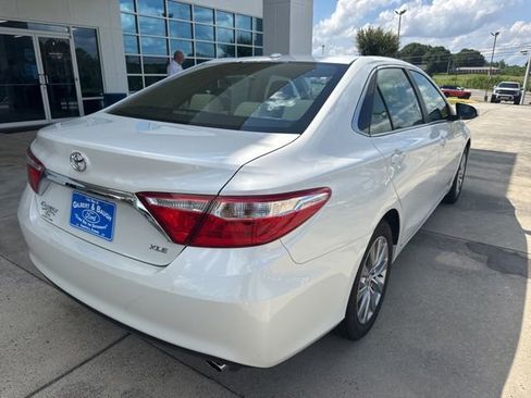 Used 2017 Toyota Camry XLE w/ Moonroof Package FWD image 7