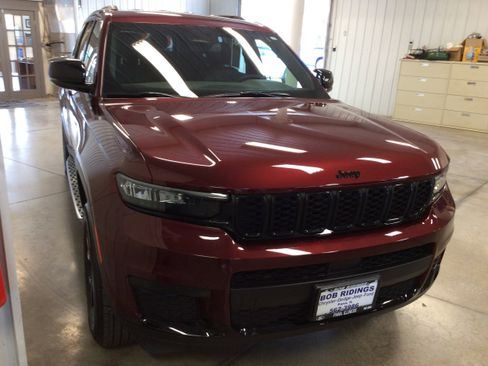 Used 2024 Jeep Grand Cherokee L Laredo image 8