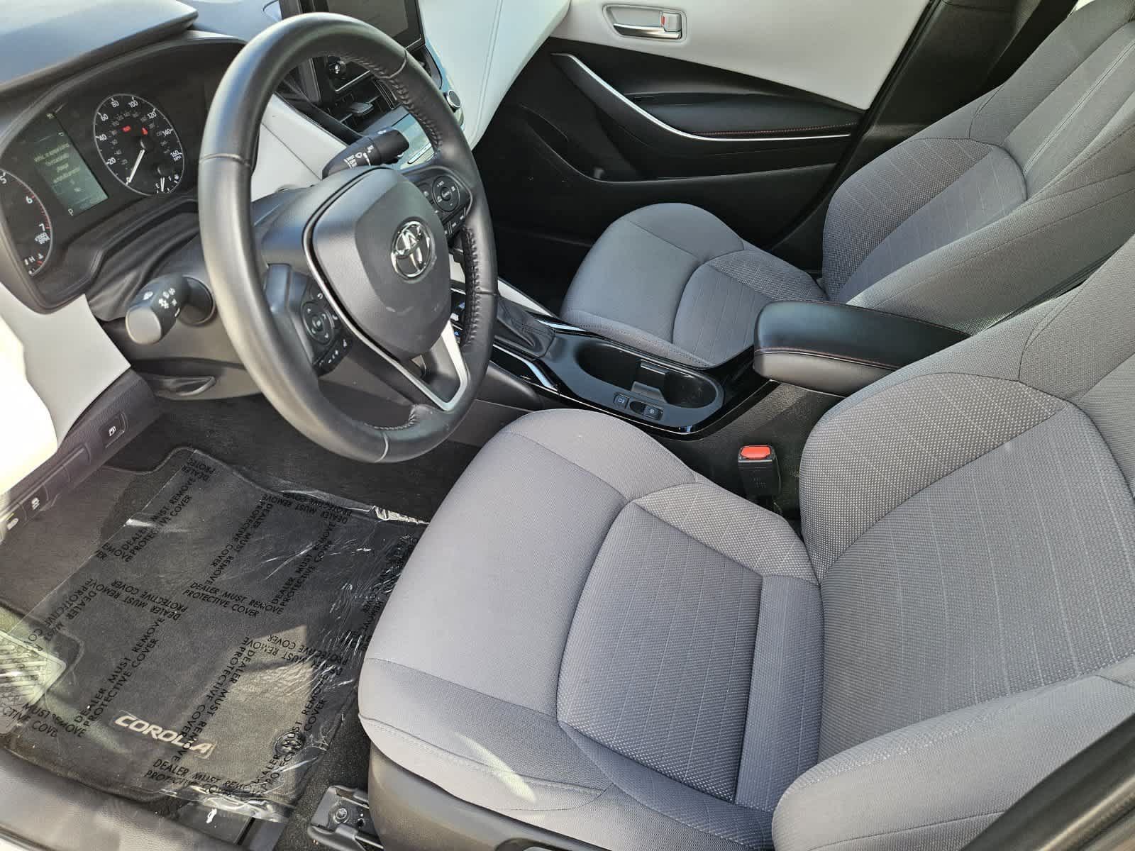 Used 2025 Toyota Corolla SE FWD image 2