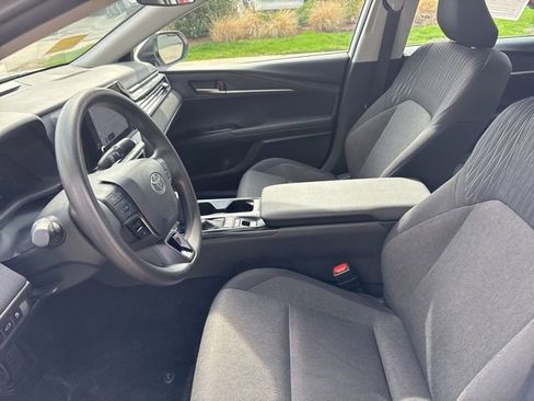 Used 2025 Toyota Camry LE image 20
