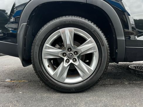 Used 2017 Toyota Highlander Limited image 32