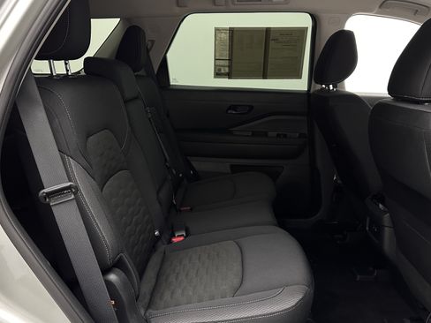 Used 2025 Nissan Pathfinder SV FWD image 32