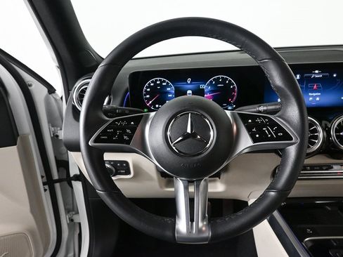 Certified 2025 Mercedes-Benz GLB 250 image 2