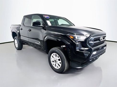 Used 2025 Toyota Tacoma SR5 image 2