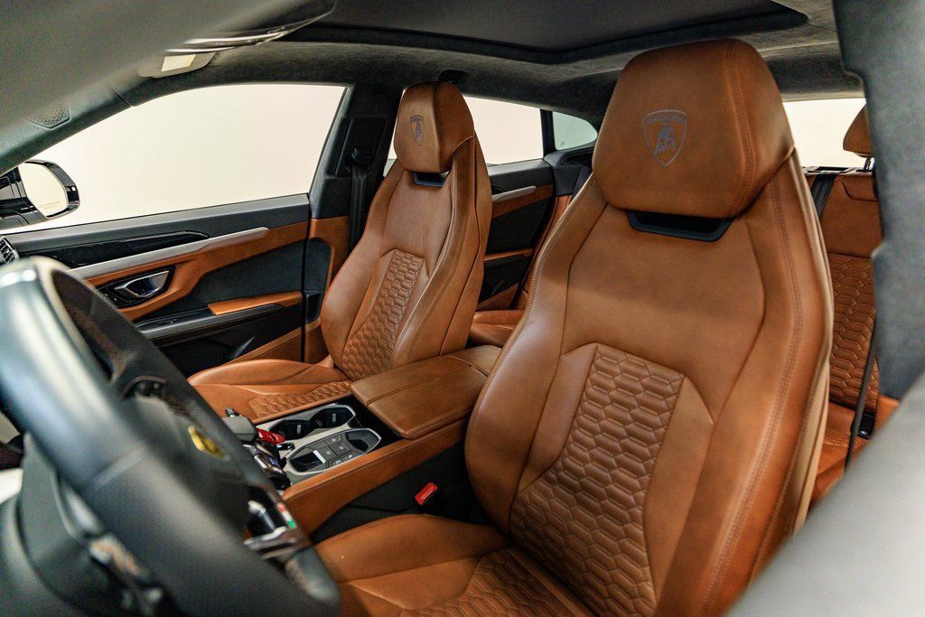 Used 2021 Lamborghini Urus AWD/4WD image 25