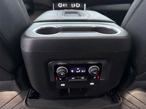 Used 2024 Chevrolet Suburban Z71 w/ Luxury Package image 16