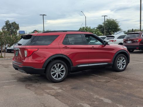 Used 2020 Ford Explorer XLT w/ Equipment Group 202A image 5