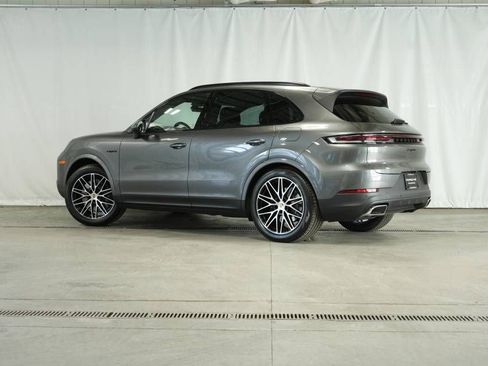 New 2025 Porsche Cayenne E-Hybrid AWD/4WD image 3
