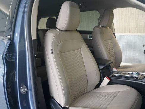 Used 2021 Ford Explorer XLT RWD image 30