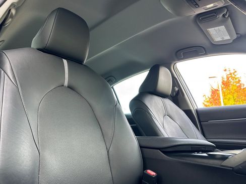 Used 2018 Toyota Camry XSE FWD image 28