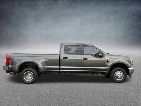 Used 2019 Ford F350 XLT image 2