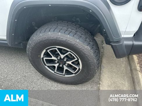 Used 2025 Jeep Wrangler Unlimited Rubicon AWD/4WD image 10