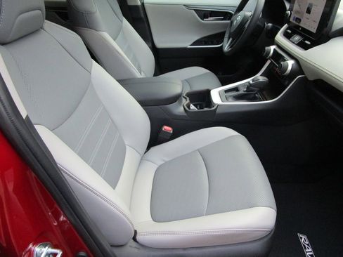 Used 2025 Toyota RAV4 Limited image 26