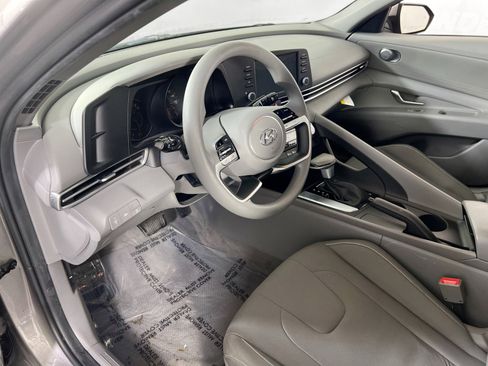 Used 2023 Hyundai Elantra SEL image 9