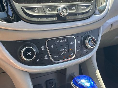 Used 2016 Chevrolet Volt LT w/ Comfort Package image 8