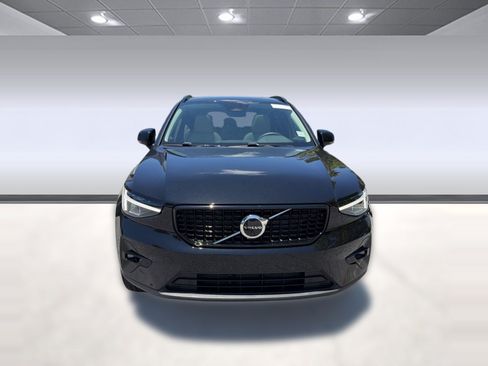 New 2026 Volvo XC40 B4 Plus w/ Climate Package FWD image 6