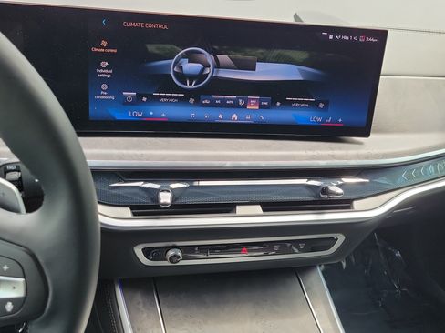 Certified 2025 BMW X5 sDrive40i w/ Climate Comfort Package RWD image 20