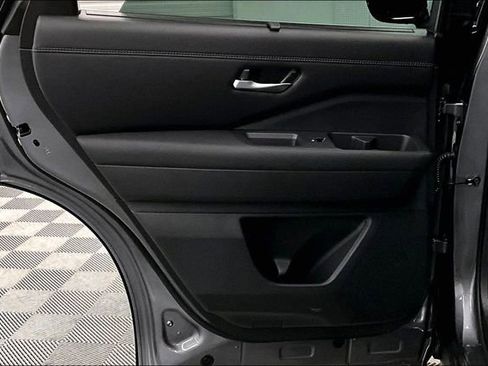 New 2026 Nissan Pathfinder Platinum image 32