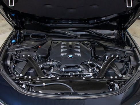 Used 2025 BMW 760i xDrive w/ Executive Package image 5