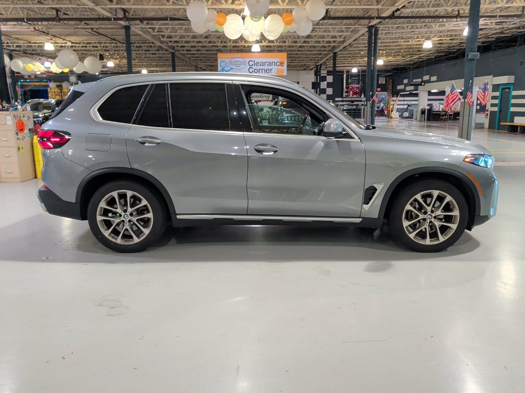 Used 2024 BMW X5 xDrive40i w/ Premium Package AWD/4WD image 10