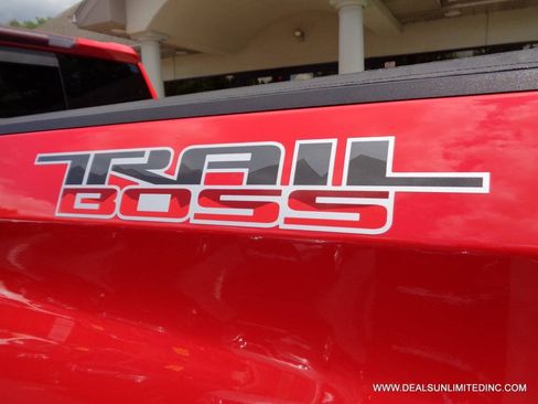Used 2019 Chevrolet Silverado 1500 LT Trail Boss AWD/4WD image 8