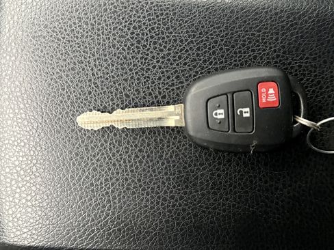 Used 2020 Toyota Tundra SR5 image 21