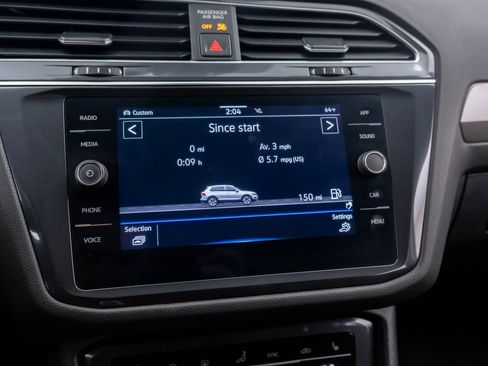 Used 2023 Volkswagen Tiguan SE AWD/4WD image 24