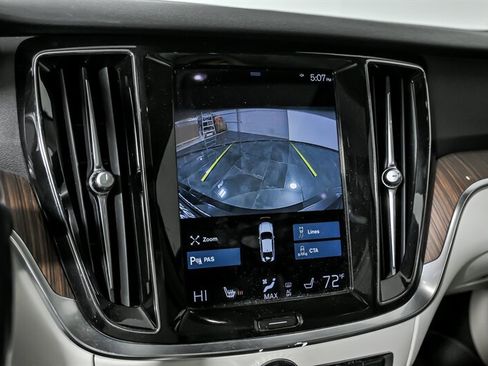 Used 2021 Volvo S60 T6 Momentum w/ Premium Package image 32