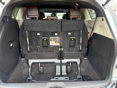 Used 2024 Toyota Sienna Platinum AWD/4WD image 9
