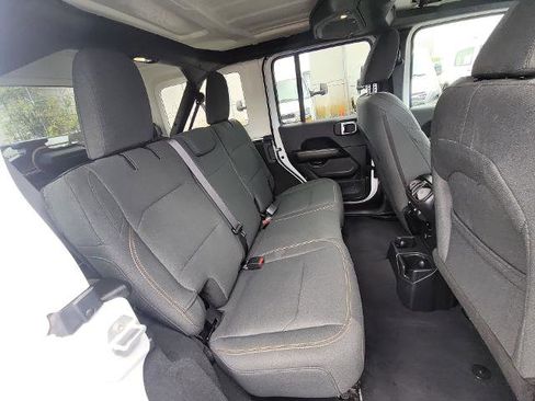 Used 2025 Jeep Wrangler Unlimited Sahara AWD/4WD image 25