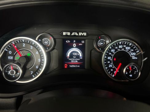 Used 2024 RAM 2500 Big Horn w/ Bed Utility Group image 17