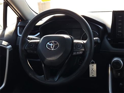 Used 2020 Toyota RAV4 LE image 14