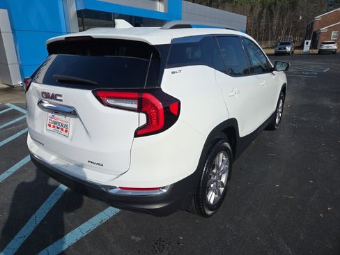 Used 2024 GMC Terrain SLT image 9