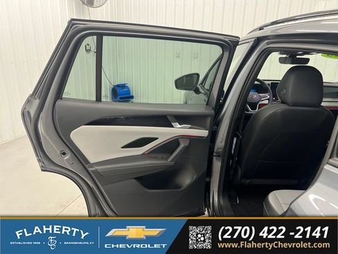Used 2025 Volkswagen Tiguan SE R-Line AWD/4WD image 10