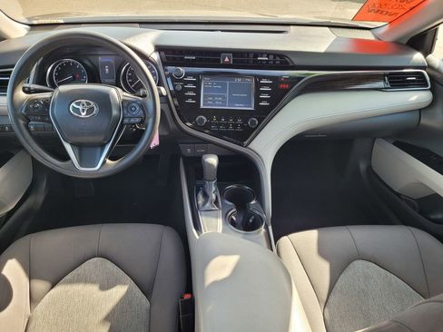 Used 2019 Toyota Camry LE image 9