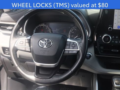 Used 2023 Toyota Highlander XLE AWD/4WD image 7