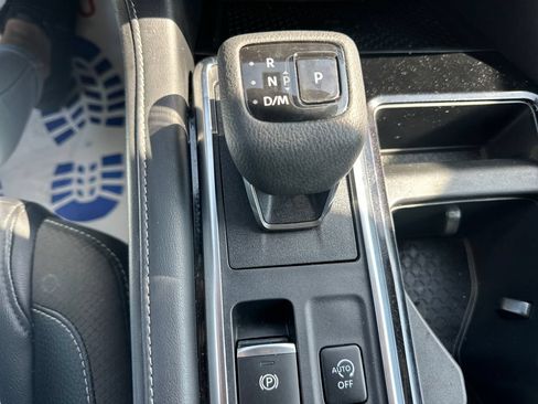 Used 2023 Nissan Pathfinder SL AWD/4WD image 26